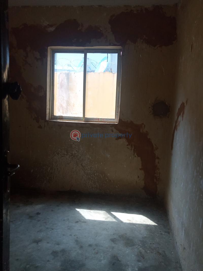 1 bedroom Self Contain For Rent Fola Agoro Yaba Lagos - 2