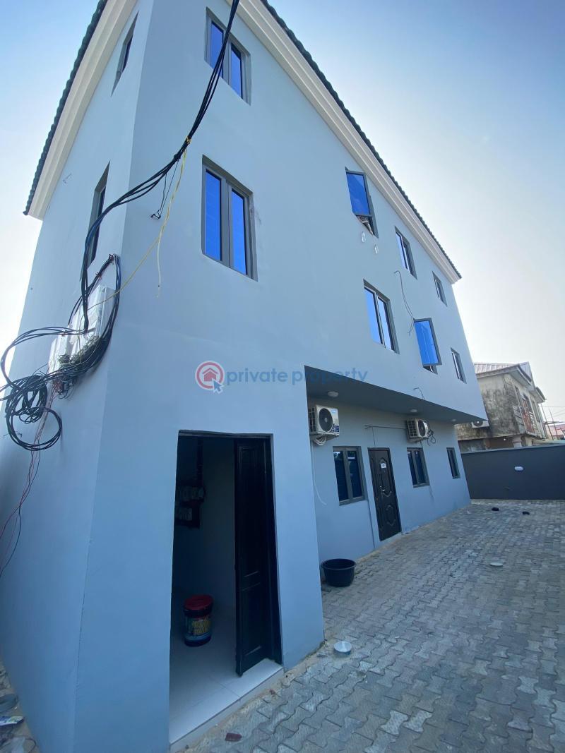 3 bedroom Flat & Apartment For Rent Ologolo Lekki Lagos - 0