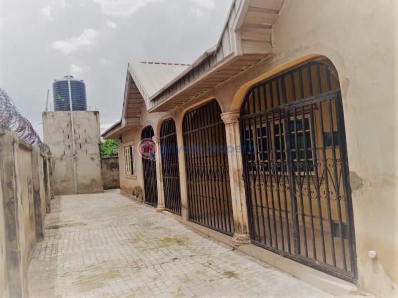 3 bedroom Semi detached Bungalow For Rent Olorunda Akobo Ibadan Oyo - 5