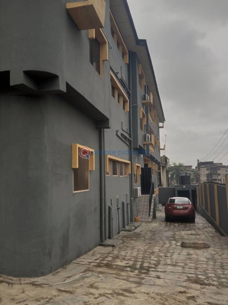 For rent 3 bedroom Flat & Apartment Estate Ojodu Berger