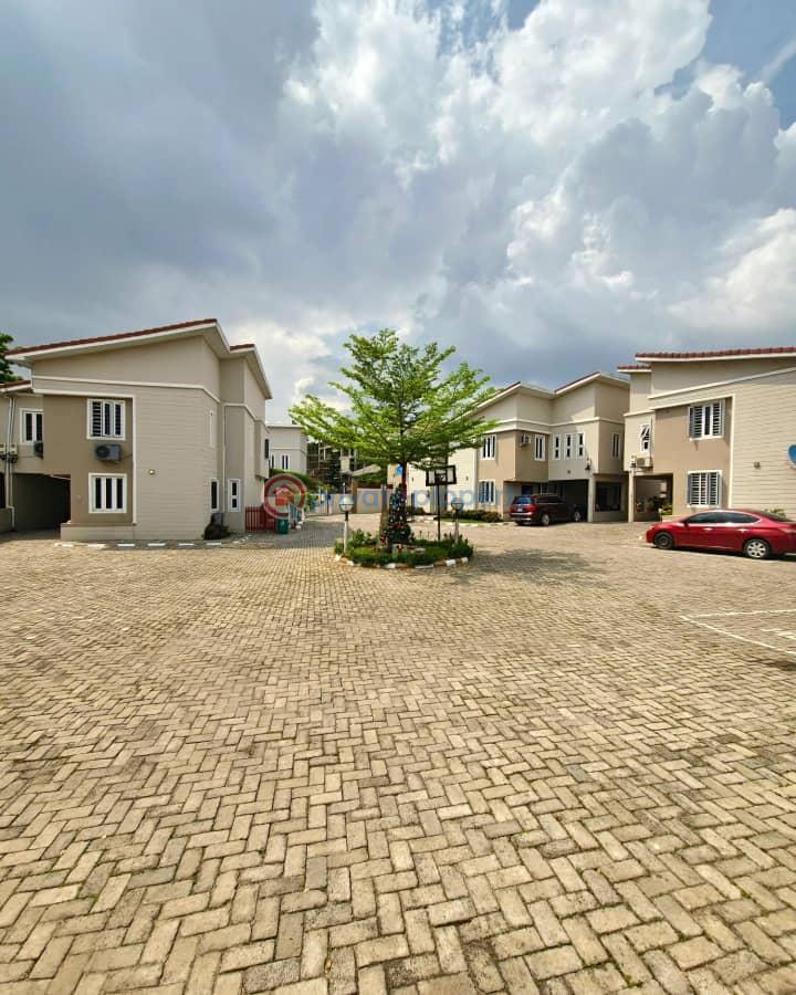3 bedroom Detached Duplex For Sale Okupe Estate Maryland Ikeja Lagos - 4