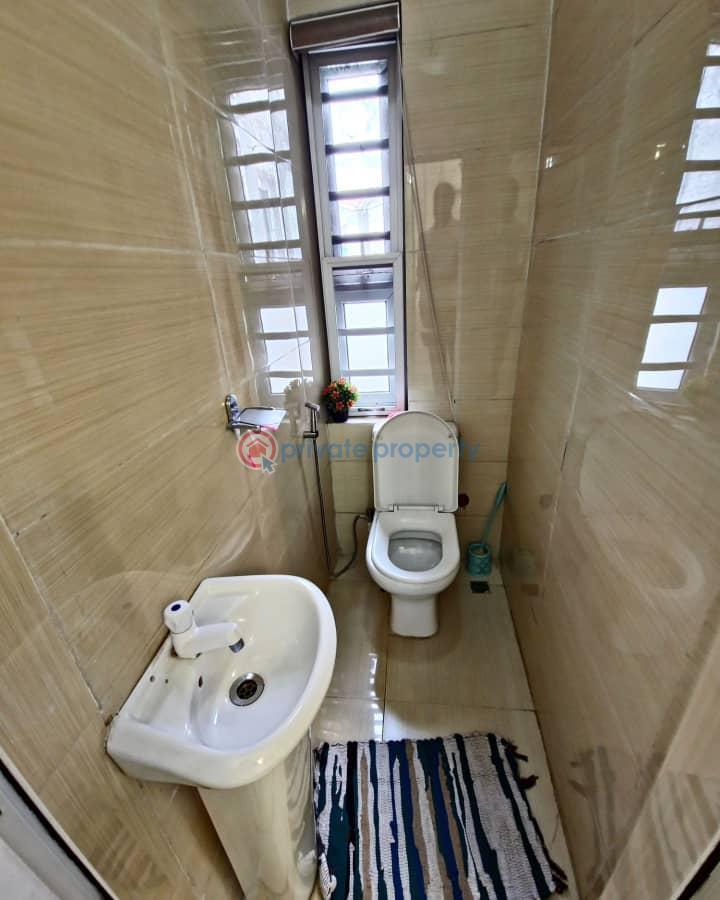 3 bedroom Detached Duplex For Sale Okupe Estate Maryland Ikeja Lagos - 1