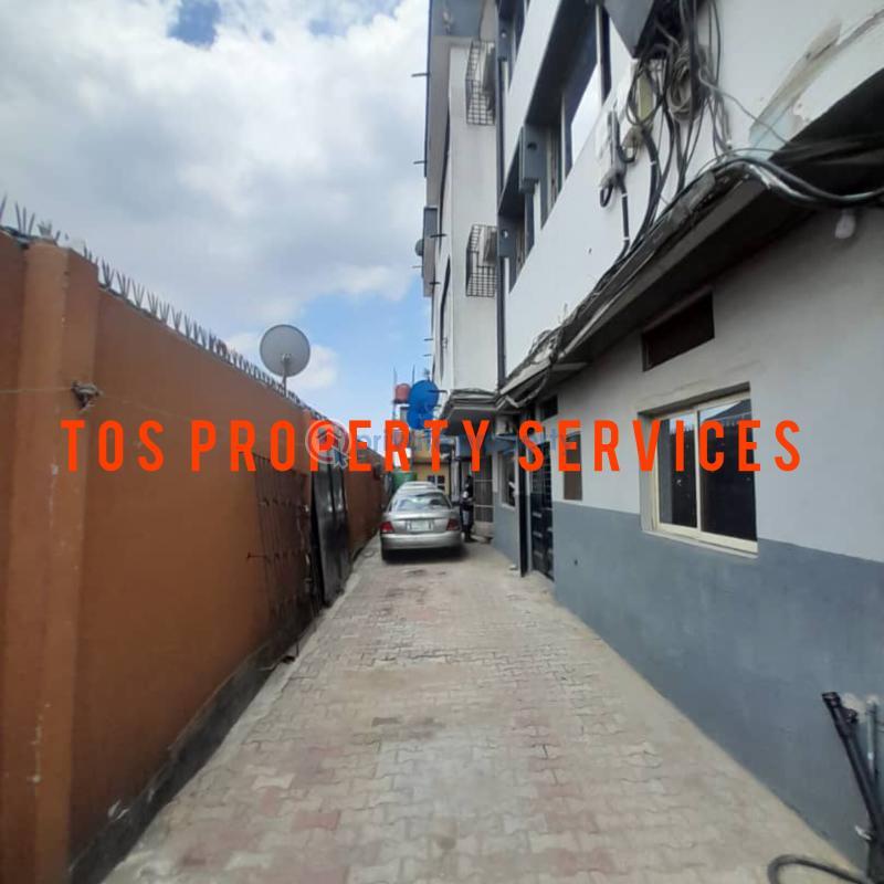 2 bedroom Flat & Apartment For Rent Oworonshoki, Lagos Oworonshoki Gbagada Lagos - 1
