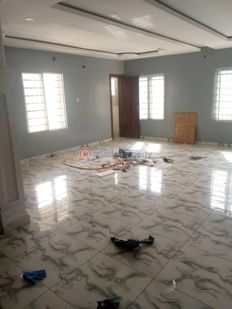 2 bedroom House For Rent Alagomeji Yaba Lagos - 0