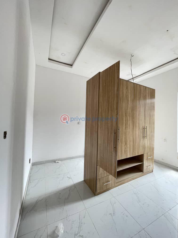 3 bedroom Flat & Apartment For Sale Yaba Lagos - 8