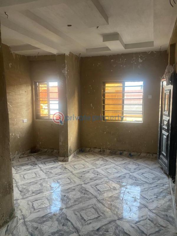2 bedroom Block Of Flats For Sale Alagomeji Yaba Lagos - 5