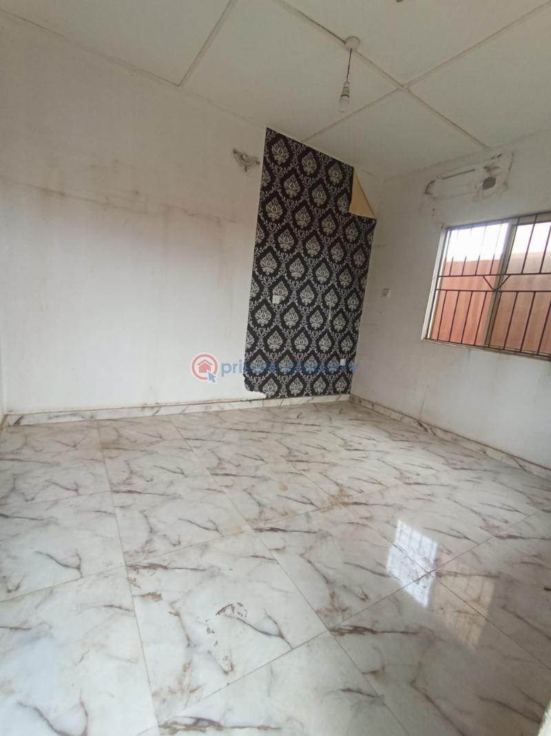 For rent 1 bedroom Self Contain Shagari Estate Alimosho Lagos (PID