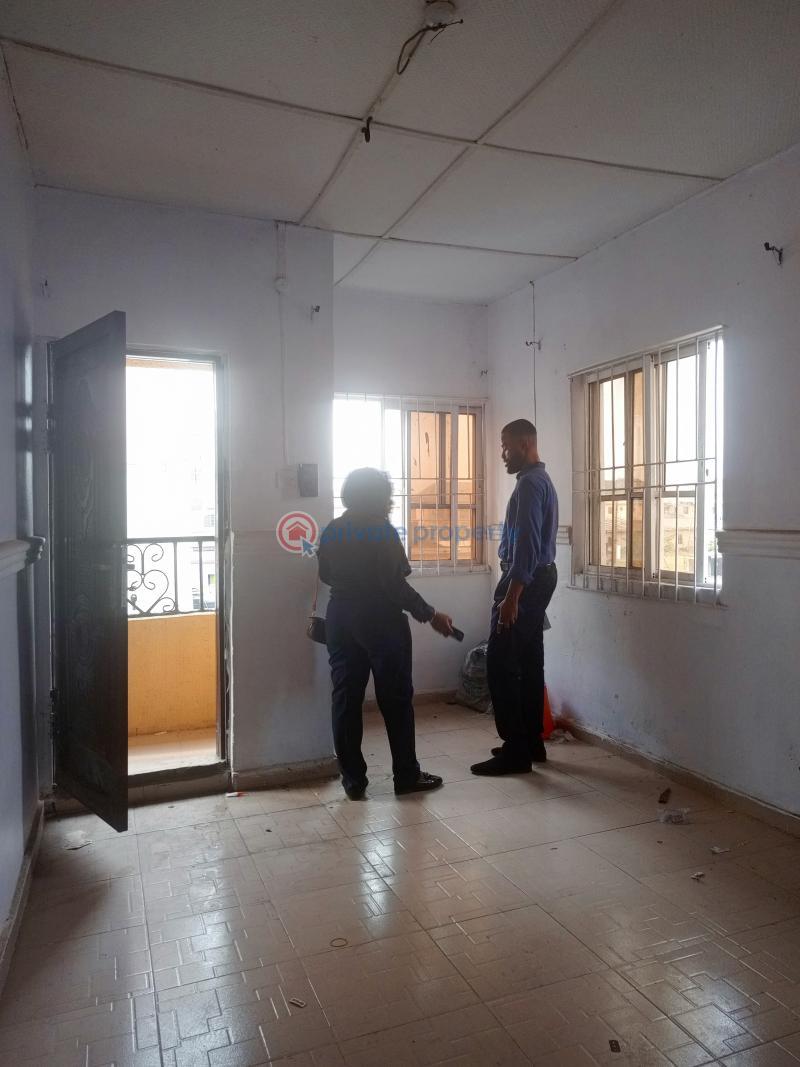 1 bedroom Self Contain For Rent Off Bucknor Isolo Lagos - 2