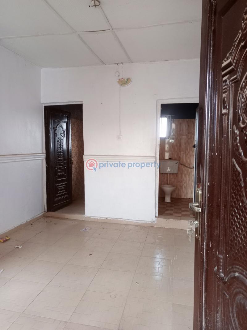 1 bedroom Self Contain For Rent Off Bucknor Isolo Lagos - 3