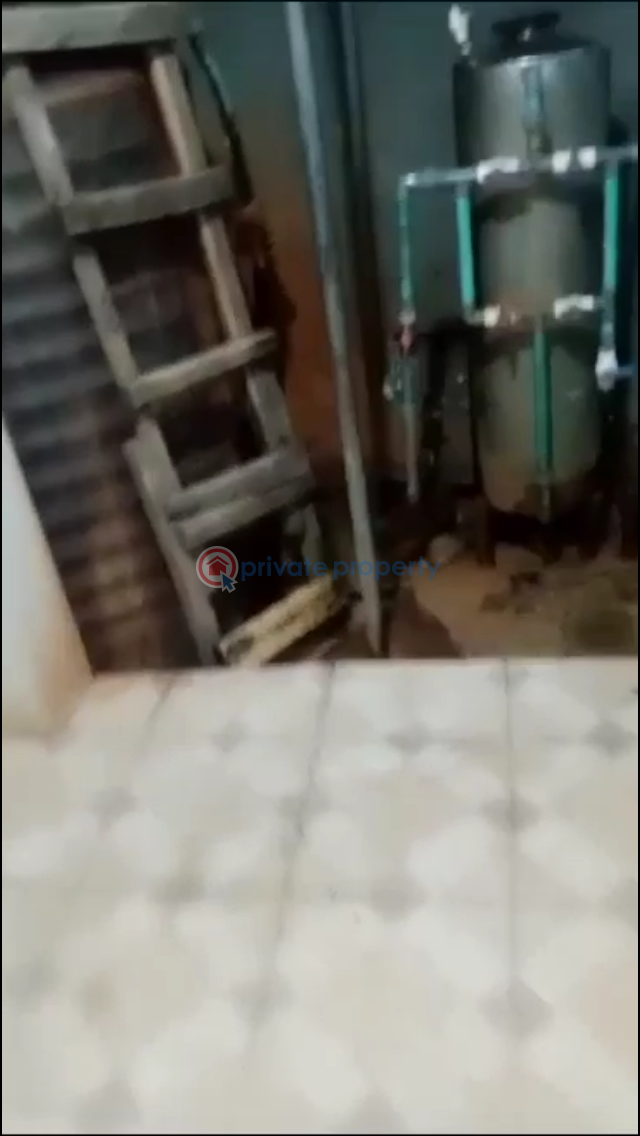 Self Contain For Rent Near Ijesha Express Off Adesina Road Ijesha Surulere Lagos - 3