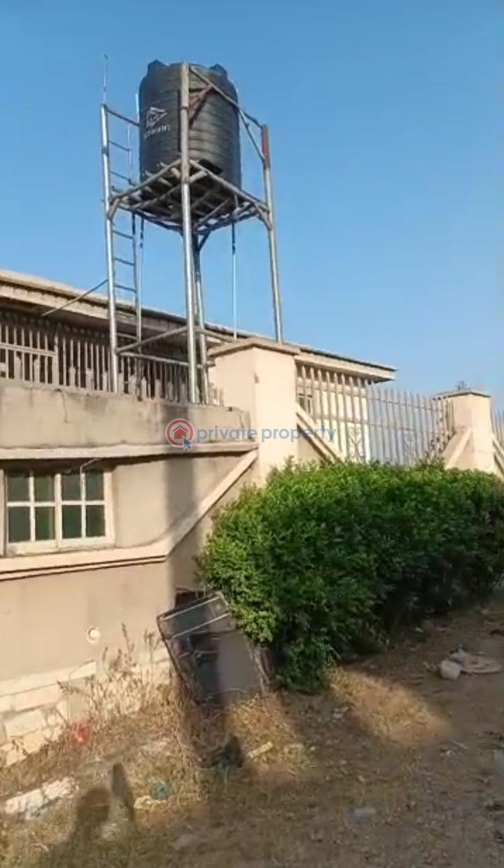 6 bedroom Detached Duplex For Sale Idishin Jericho Ibadan Ibadan Oyo - 1