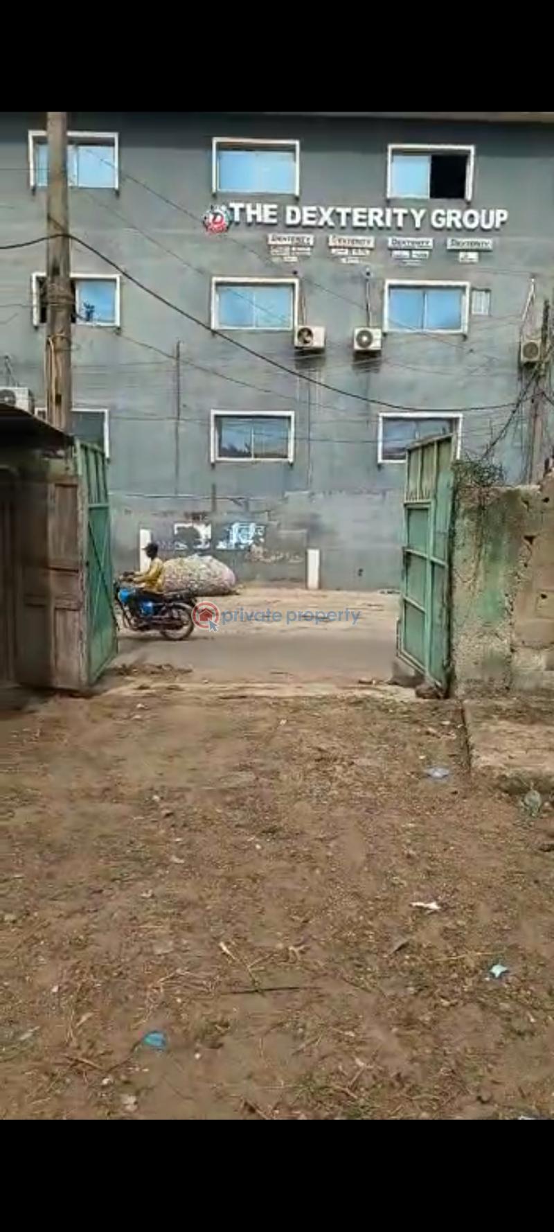 Shop For Rent Adeoyo Ring Road Arround Lister Rofiha Ibadan Oyo - 1