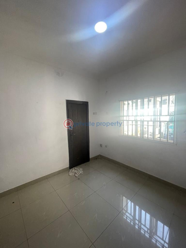 2 bedroom Block Of Flats For Rent Jakande Lekki Lagos - 1