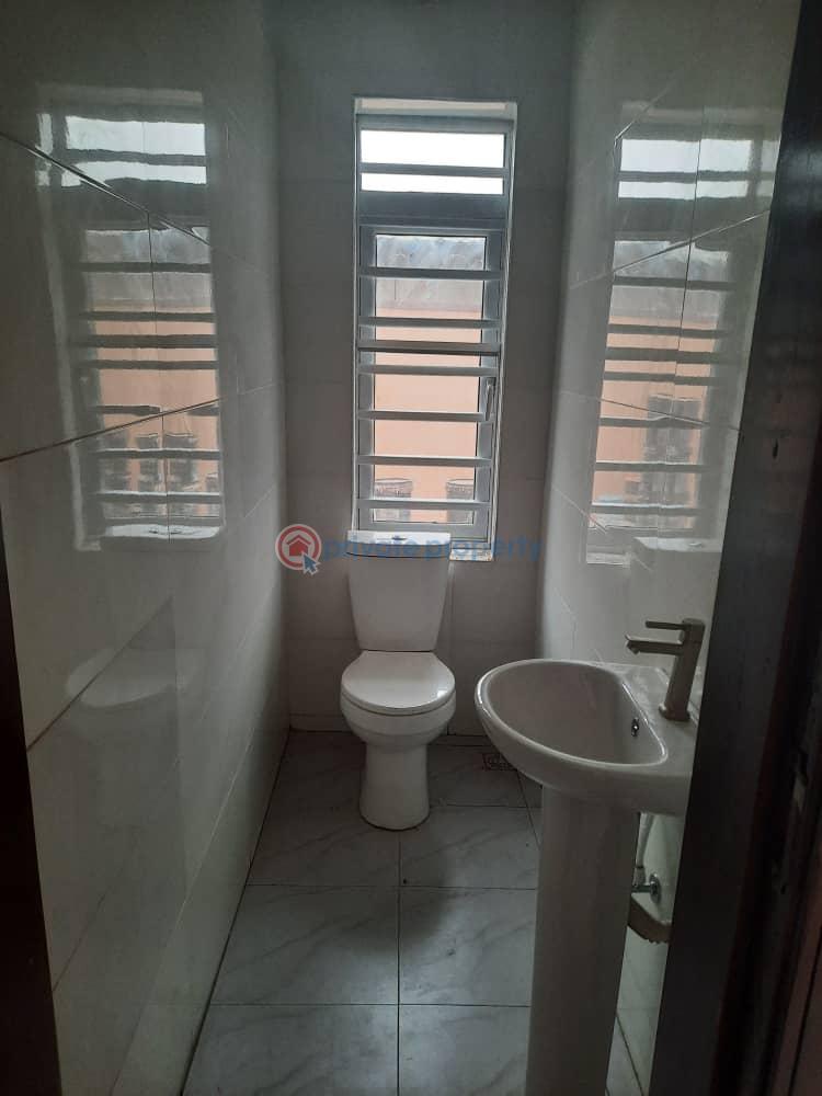 3 bedroom Flat & Apartment For Sale Mende Maryland Lagos - 12