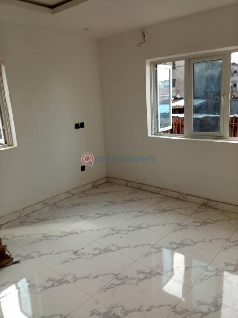 3 bedroom Flat & Apartment For Sale Adekunle Yaba Lagos - 5