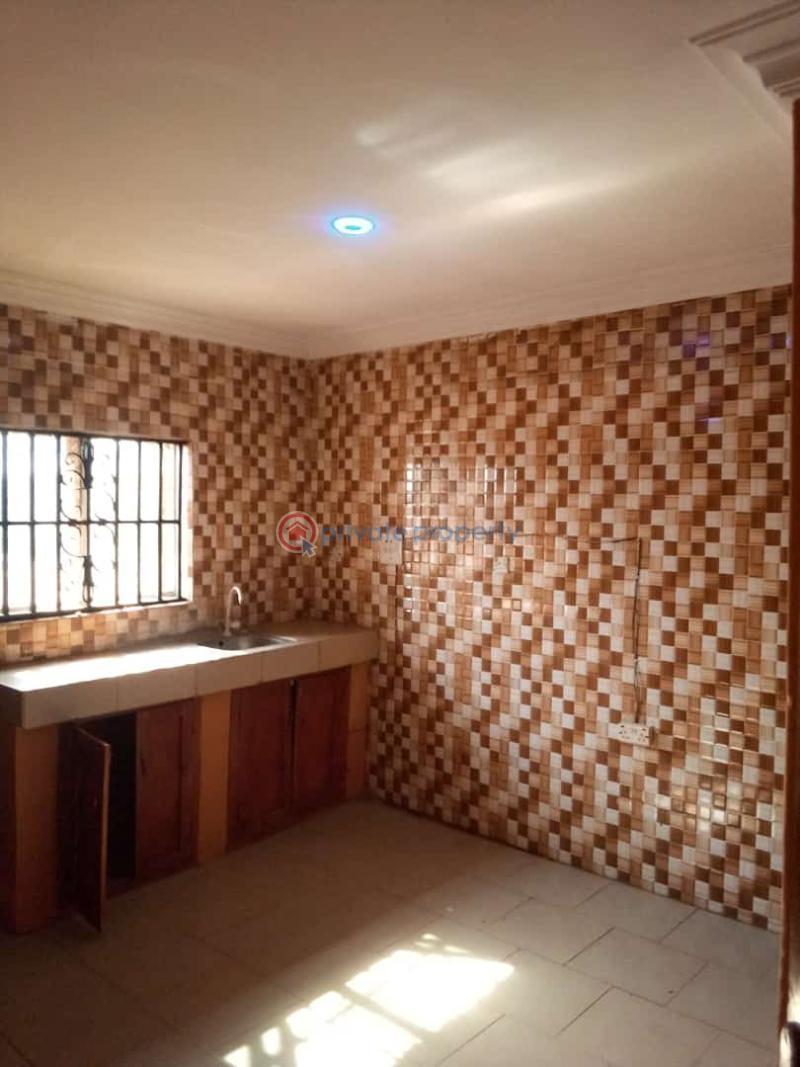 3 bedroom House For Rent Ologuneru Ibadan Oyo - 2