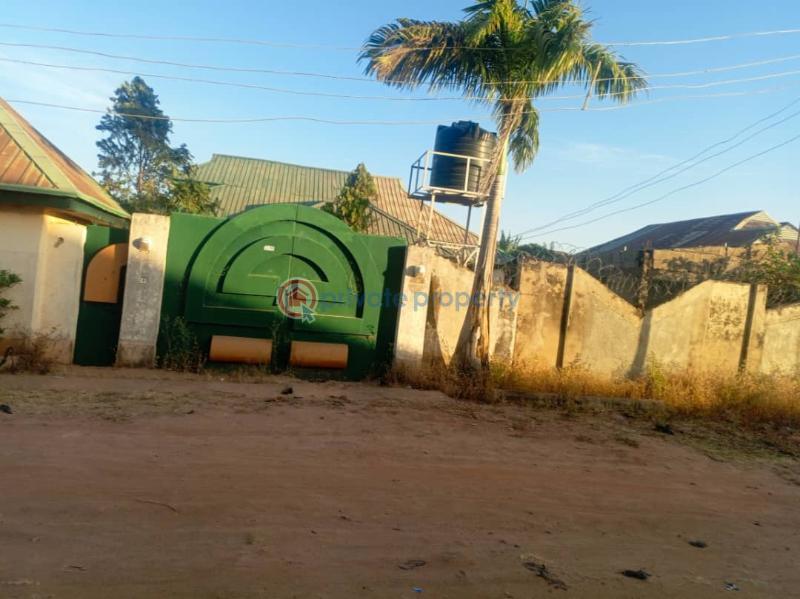 4 bedroom Terraced Bungalow For Sale Mahuta New Extension By Army Estate Kaduna Kaduna Area  - 7