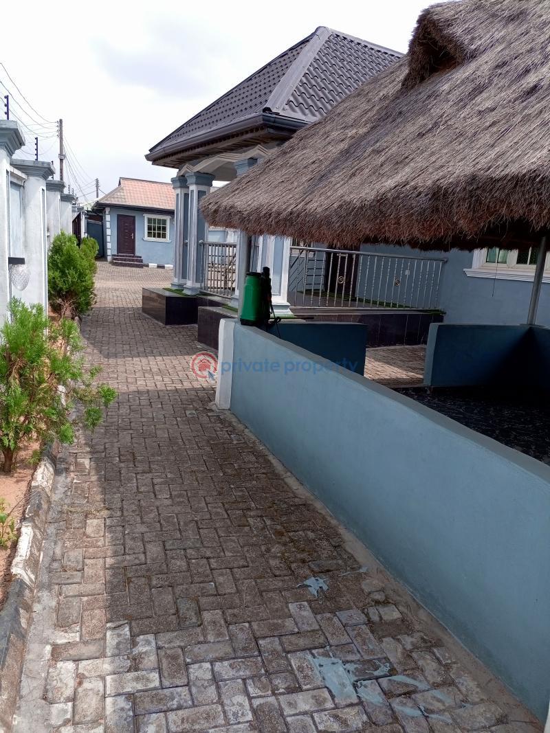 4 bedroom Detached Bungalow For Sale Location Amagba Gra, It Can Also Be Access Through Evbukun, Sapele Road Oredo  - 0
