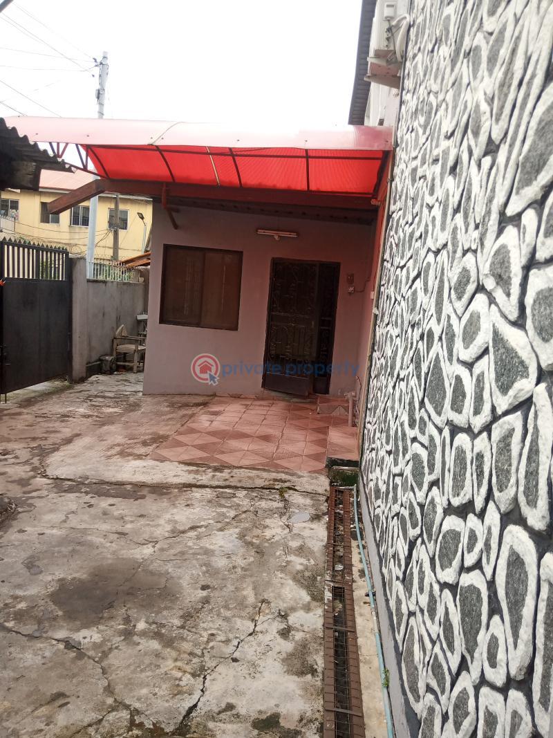 3 bedroom Flat & Apartment For Rent Off Ogunlana Drive, By Ajao Road, Surulere Lagos - 2