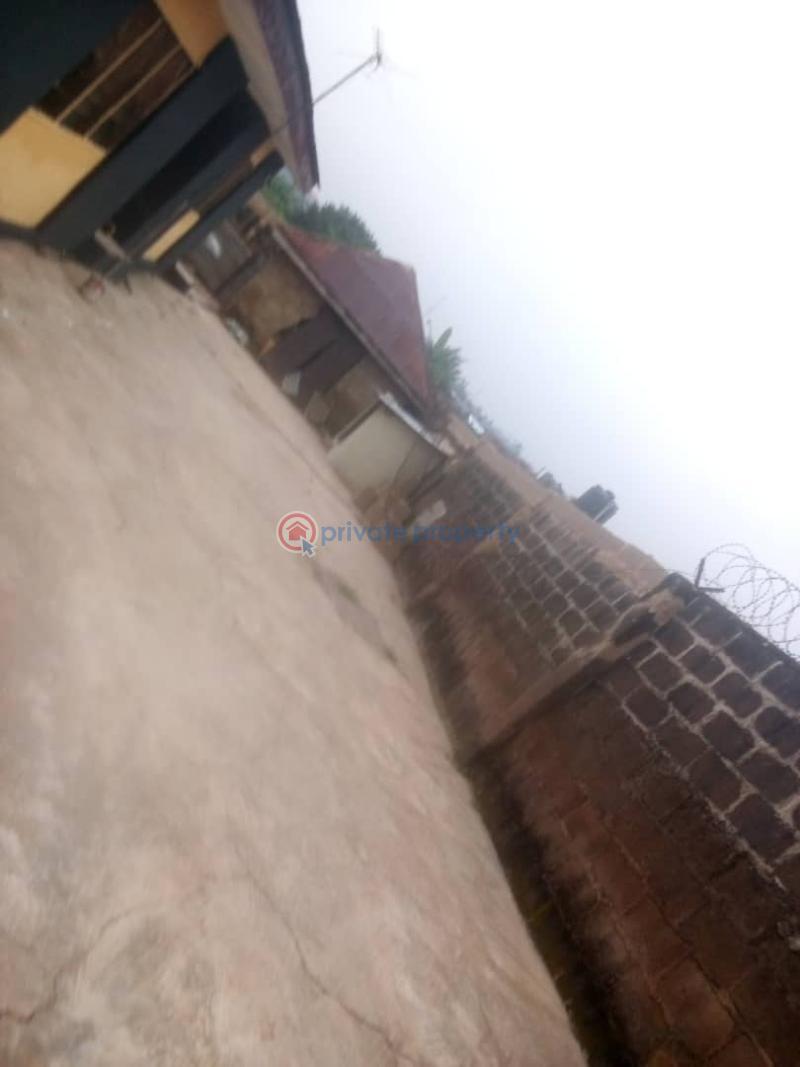 4 bedroom Detached Bungalow For Sale Akingbade Opposite Gbaki Market Ibadan Oyo - 5
