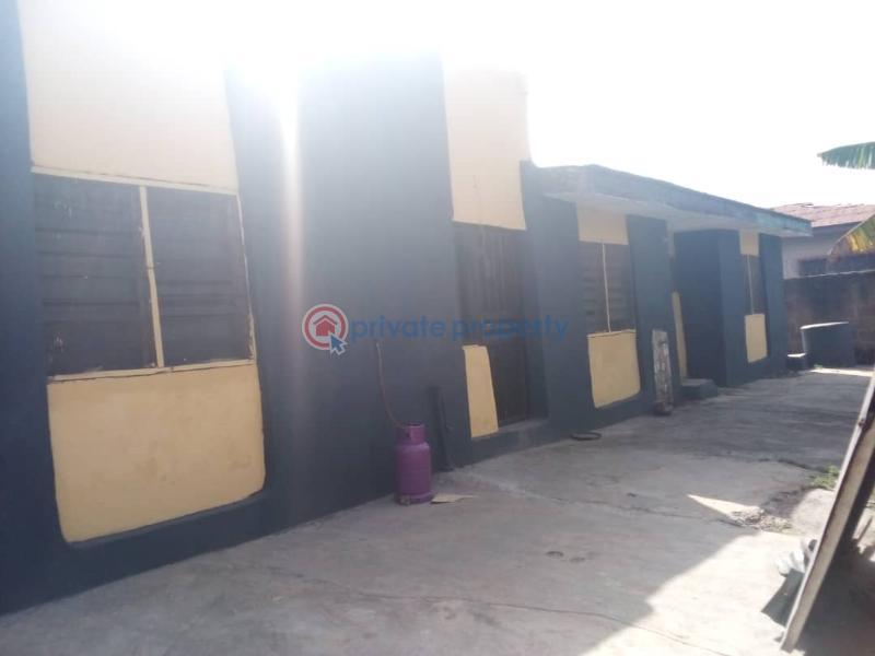 4 bedroom Detached Bungalow For Sale Akingbade Opposite Gbaki Market Ibadan Oyo - 4