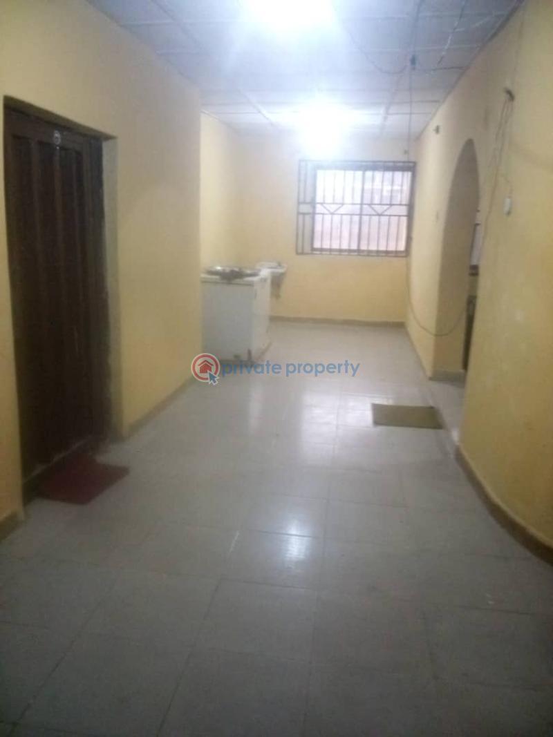 4 bedroom Detached Bungalow For Sale Akingbade Opposite Gbaki Market Ibadan Oyo - 2