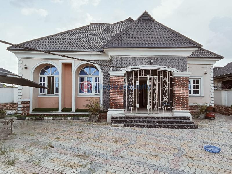 For sale 4 bedroom House Egbo Warri Delta (PID 8PASTR) Private