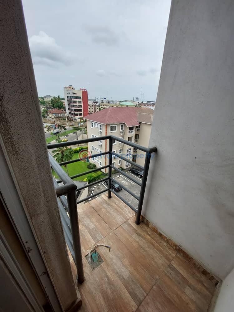 3 bedroom Flat & Apartment For Rent Third Mainland Bridge Tejuosho Yaba Lagos - 5