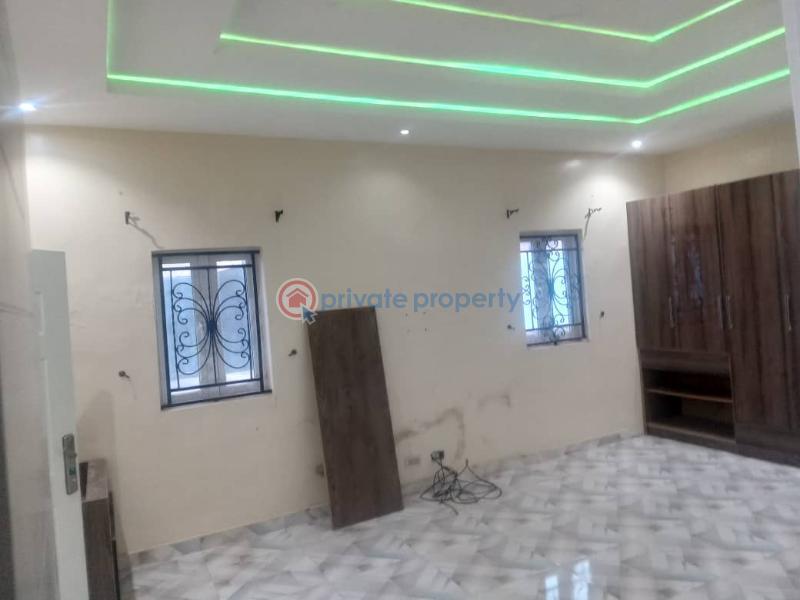 6 bedroom Detached Bungalow For Rent Opposite Taska Filling Station Akala Express Ibadan Oyo - 8