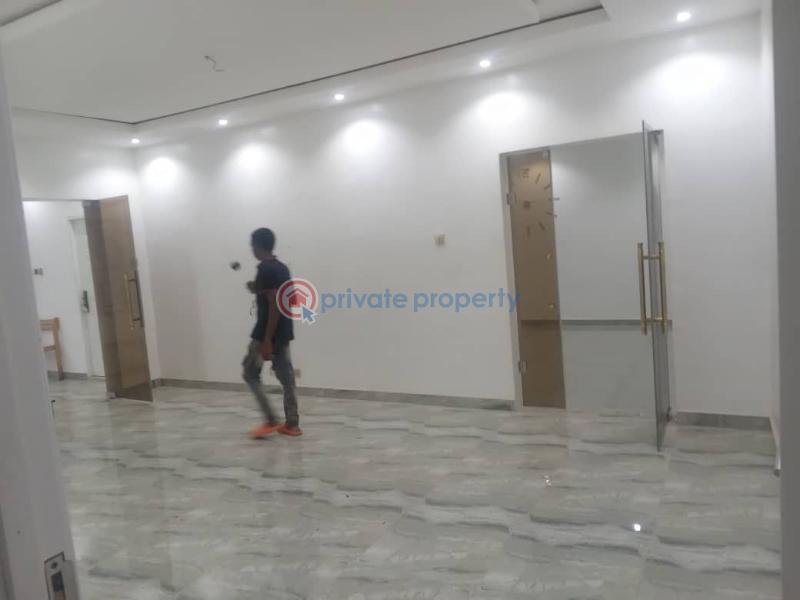 6 bedroom Detached Bungalow For Rent Opposite Taska Filling Station Akala Express Ibadan Oyo - 4