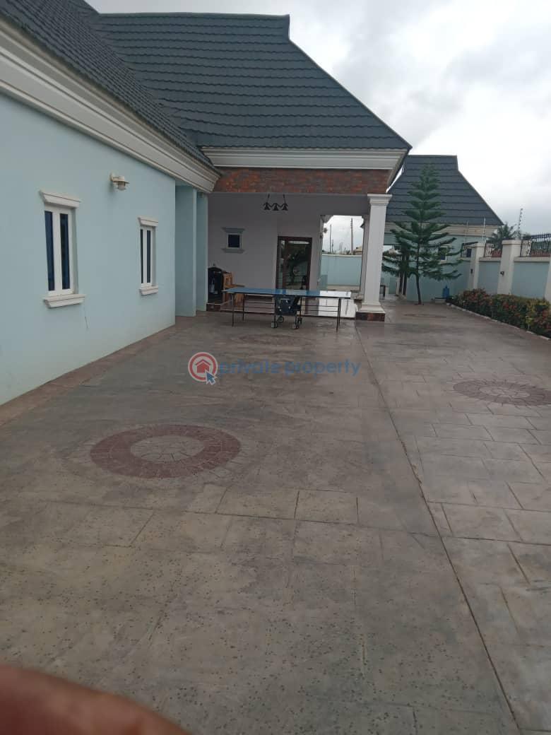 6 bedroom Detached Bungalow For Rent Opposite Taska Filling Station Akala Express Ibadan Oyo - 7