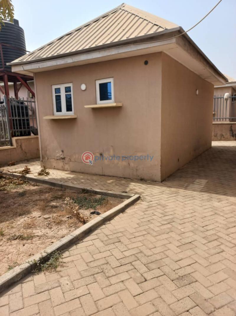 For sale 3 bedroom House Located Along Trademore Estate Lugbe Abuja