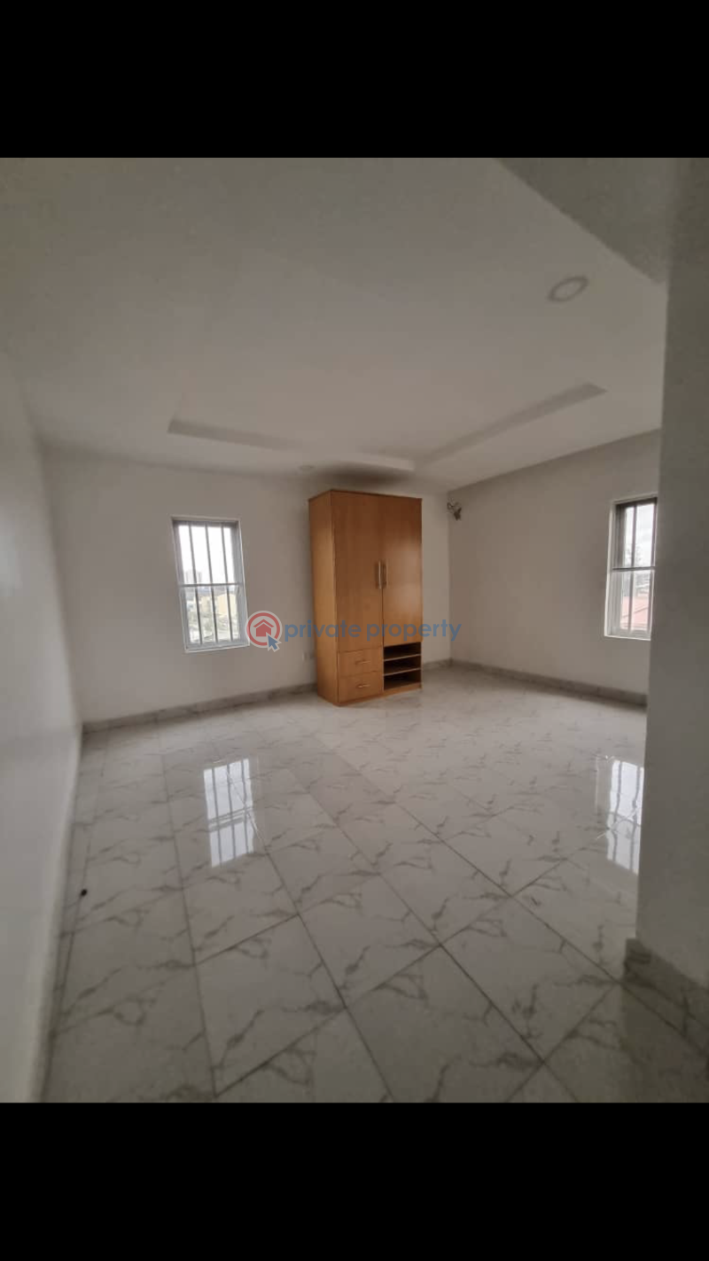 For rent 3 bedroom House Off Bode Thomas Rd, Surulere Bode Thomas