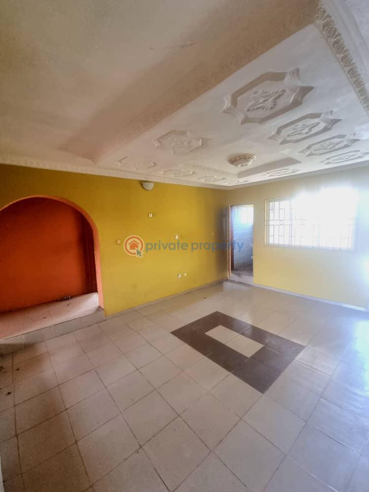 3 bedroom Detached Bungalow For Sale Elebu Market Area Along A Tarred Road Akala Express Ibadan Oyo - 2