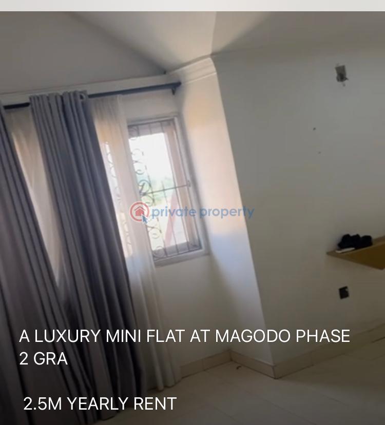 1 bedroom Flat & Apartment For Rent Magodo GRA Phase 2 Kosofe/Ikosi Lagos - 0