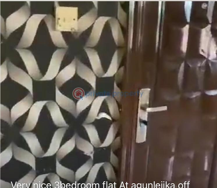 3 bedroom House For Rent Ijesha Surulere Lagos - 1