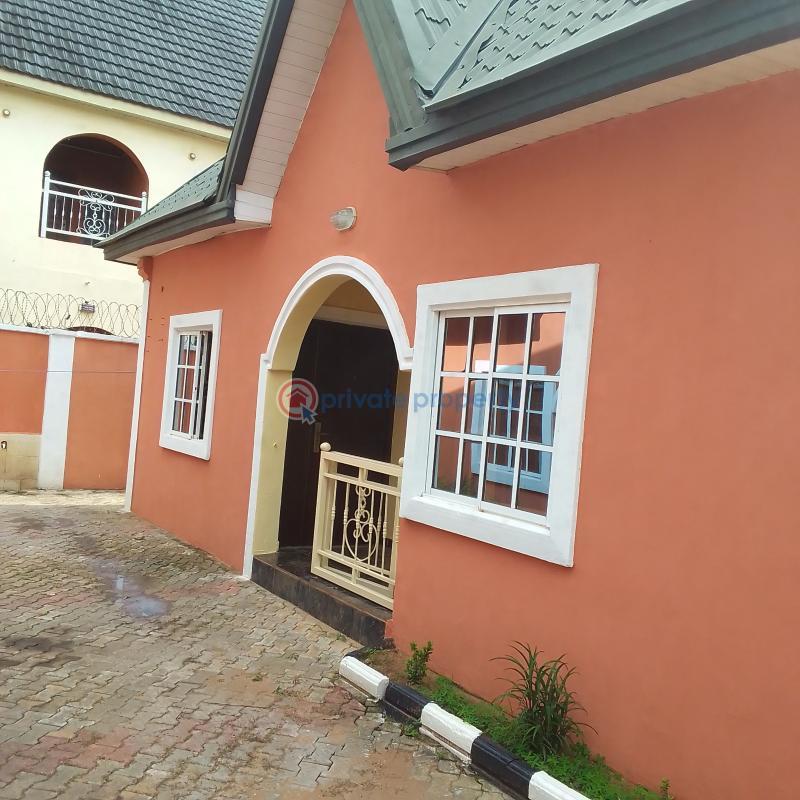 For rent 2 bedroom Flat & Apartment Off Shoprite Road Gra Asaba Asaba