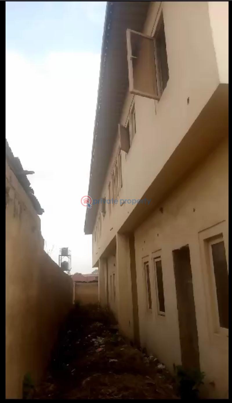 4 bedroom Terraced Duplex For Sale Aromolaran Behind Loyola College Ibadan Oyo - 7
