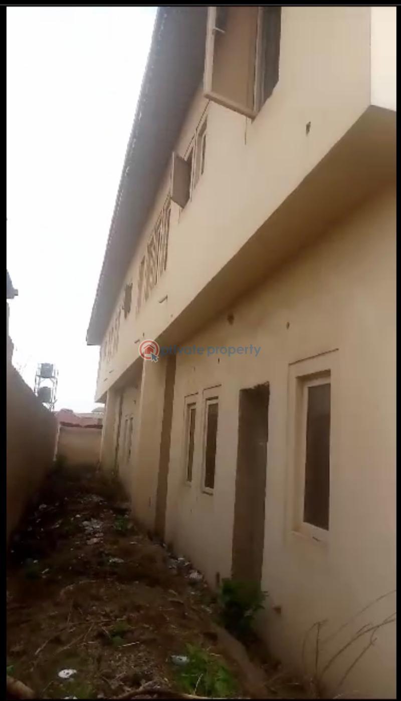 4 bedroom Terraced Duplex For Sale Aromolaran Behind Loyola College Ibadan Oyo - 6
