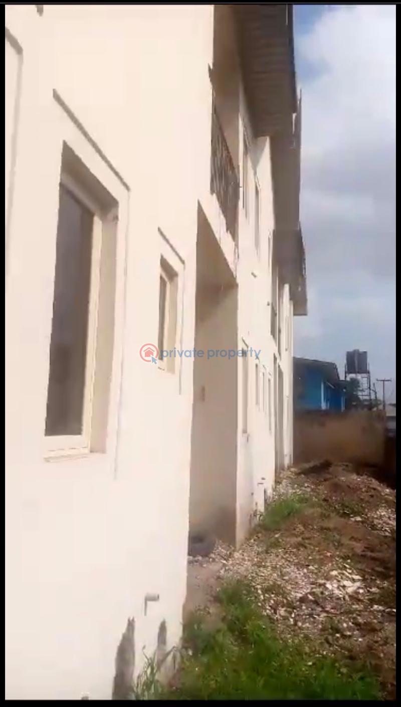 4 bedroom Terraced Duplex For Sale Aromolaran Behind Loyola College Ibadan Oyo - 8