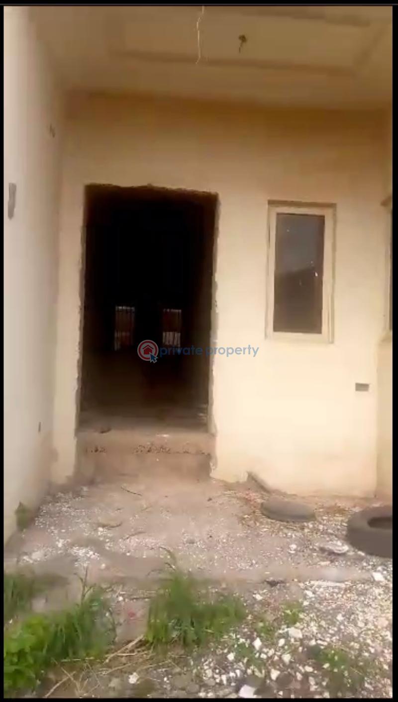 4 bedroom Terraced Duplex For Sale Aromolaran Behind Loyola College Ibadan Oyo - 2