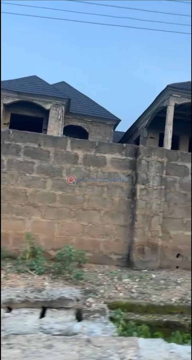 5 bedroom Semi detached Duplex For Sale Samonda Ibadan Oyo - 2
