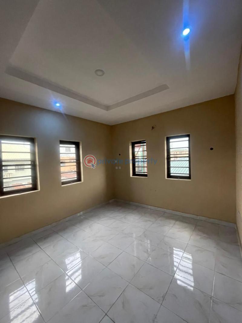 2 bedroom Flat & Apartment For Rent Muyiwa Opaleye Off Adetola Aguda Surulere. Surulere Lagos - 1