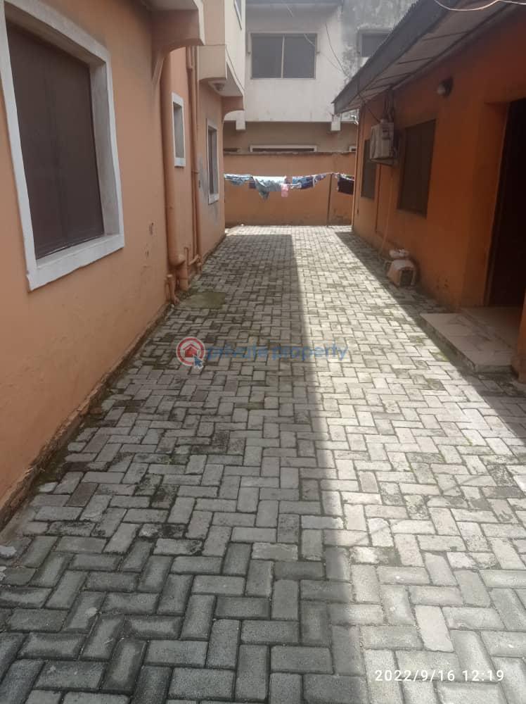 3 bedroom Flat & Apartment For Rent Ilupeju Lagos - 4