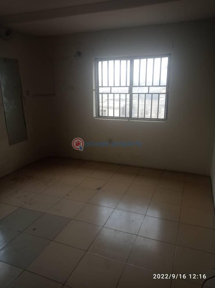 3 bedroom Flat & Apartment For Rent Ilupeju Lagos - 8