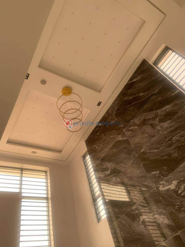 5 bedroom House For Sale Carlton Gate Estate Lekki Lagos - 3
