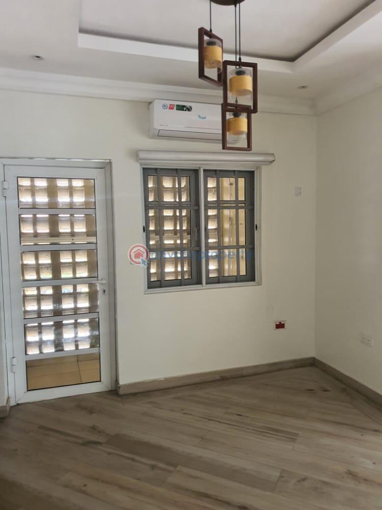 For rent 4 bedroom House Courtland Estate Jakande Lekki Lagos (PID