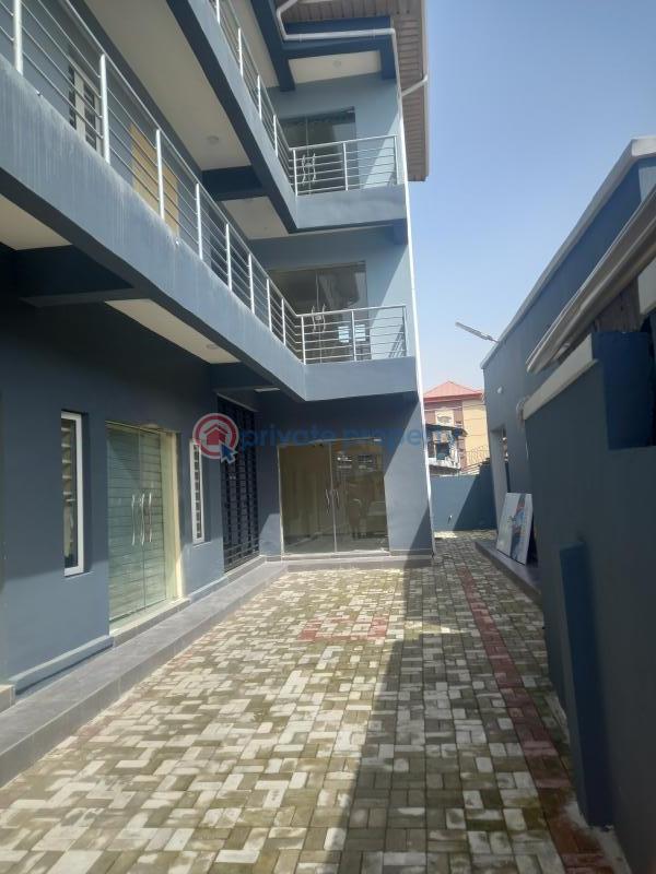 Shop For Rent Ogunlana Drive Ogunlana Surulere Lagos - 2