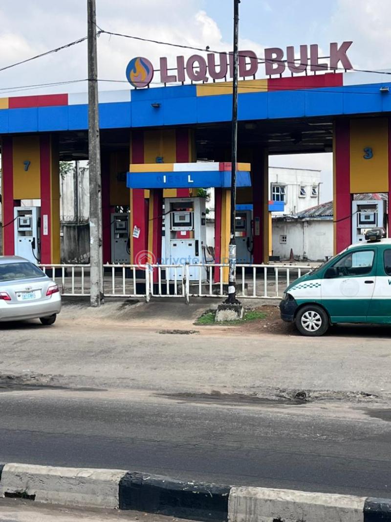 Filling Station For Sale Lagos/abeokuta Expressway Dopemu  Agege Lagos
