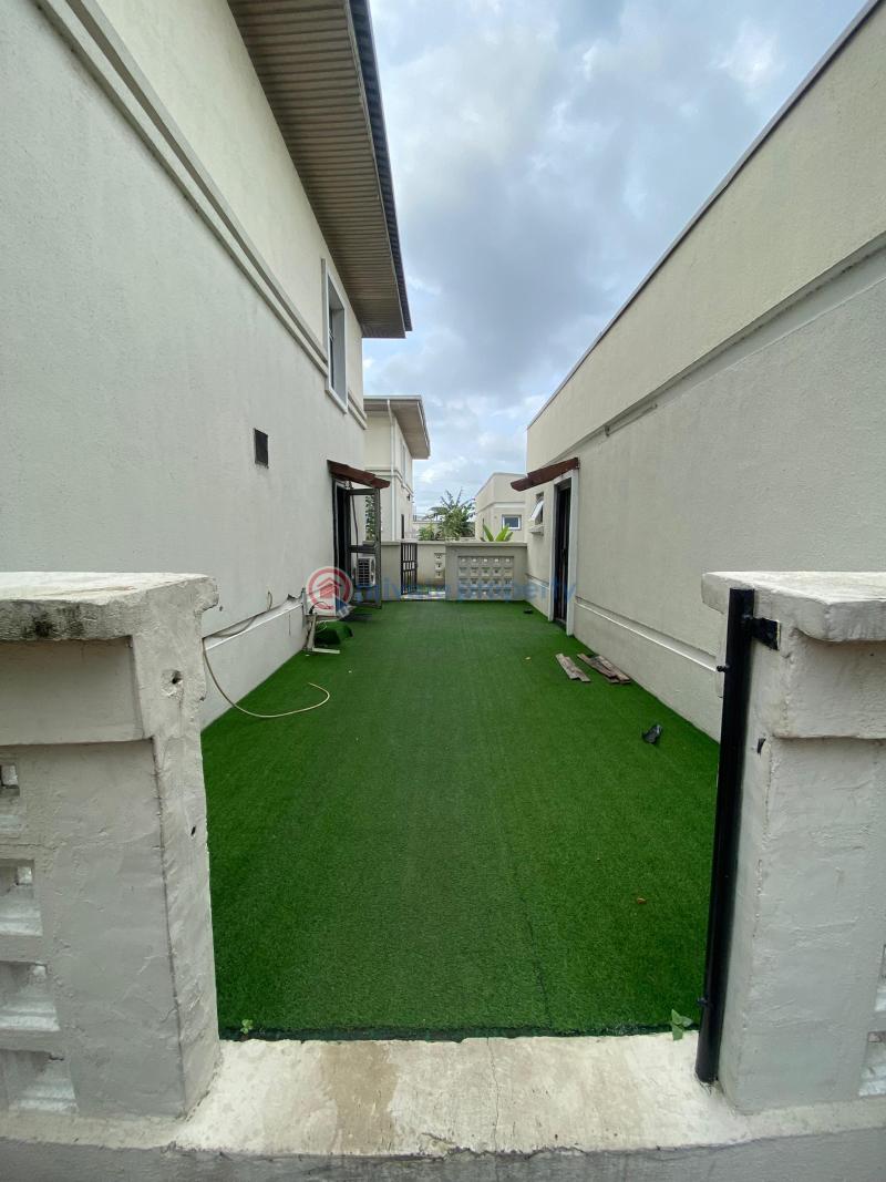 Five (5) bedroom apartment 2 rooms bq lekki phase 1 - 6 5 bedroom Duplex For Rent Freedom Way Lekki Phase 1 Lekki Phase 1 Lagos - 6